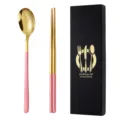 Set di posate in acciaio inossidabile oro e rosa con cucchiaio, bacchette e confezione. - Cucchiaio + bacchette / rosa e oro