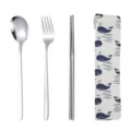 Set di posate portatile in acciaio inossidabile con cucchiaio, forchetta, bacchette. - Cucchiaio Forchetta E Bacchette / Borsa Balena Bianca Blu / Colore naturale