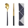Set di posate portatili in acciaio inossidabile nero e oro con custodia geometrica. - Set da 2 pezzi con cucchiaio e bacchette / Borsa in Tessuto Giapponese / nero e oro