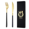 Set di posate in acciaio inossidabile dorato e nero con forchetta, coltello e scatola. - Coltello e forchetta / Nero e oro