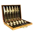 Goudkleurige roestvrijstalen 24-delige bestekset met luxe geschenkdoos, elegante tafel. - Goud