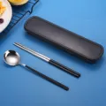 Tragbares 304 Edelstahl Löffel Und Stäbchen Besteck Set Mit Schwarzer Aufbewahrungsbox - 2-teilige Löffel- und Essstäbchen-Sets / Schwarz Silber