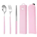 Tragbares Besteckset aus Edelstahl mit Löffel, Gabel, Stäbchen, pinker Box und Tasche. - 3-teiliges Set aus Löffel, Gabel & Essstäbchen in Barbie-Rosa mit Netzbeutel