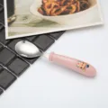 Niedlicher Cartoon Baby Löffel mit 304 Edelstahl Kopf und rosa Griff für tägliche Kinderernährung. - Rosa Schweinchen-Löffel
