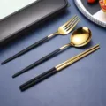 Edelstahl Besteck Set tragbar Löffel Gabel Stäbchen dreiteilig Geschenk schwarz gold - Schwarz-goldene Löffel-, Gabel- & Stäbchen-Sets