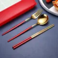Edelstahl tragbares Besteckset rot gold Gabel Löffel Stäbchen 3-teiliges Geschirr Set - Rot-goldene Löffel-, Gabel- & Stäbchen-Sets