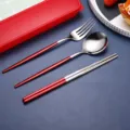 Edelstahl Besteckset tragbar Löffel Gabel Stäbchen roter Griff Küchengeschirr Set - Rot-silberne Löffel-, Gabel- & Stäbchen-Sets