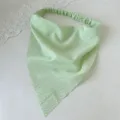 Pañuelo triangular verde a cuadros en detalle, diadema elástica para estilo diario de mujer. - Talla Extendida / Cuadros Verdes