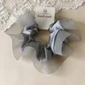 Graues Satin- und Organza-Haargummi, handgemachter elastischer Haarschmuck für Zöpfe. - Satin Organza Doppelschicht Nähte / Blau