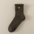 Chaussettes épaisses en molleton de corail pour femmes, chaussettes d'hiver avec broderie cœur. - Taille unique / Vert Armée Foncé