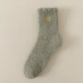 Chaussettes d'hiver douillettes en polaire corail pour femmes broderie cœur or chaud épais maison - Taille unique / Vert Armée Clair