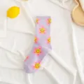 Paarse katoenen sokken in crew-stijl met schattig glimlachend bloemenjacquardpatroon voor dames. - Eén maat / Paars