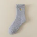 Chaussettes d'hiver douillettes en polaire corail grise avec broderie coeur or femme. - Taille unique / Gris