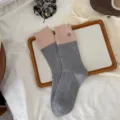 Chaussettes hautes d'hiver en mélange de laine douces avec joli bouton décoratif chic. - Taille unique / Poignets Roses