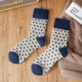 Dicke warme Wollmischung Winter-Mittelsocken mit klassischem blauem Muster für gemütliches Zuhause - Einheitsgröße / Punkt