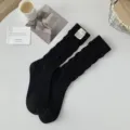 Calcetines negros de canalé para mujer, calcetines de tubo casuales estilo vintage con etiqueta tejida. - Talla única / Negro