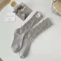 Calcetines medios fruncidos grises para mujer, color sólido, estilo diario casual. - Talla única / Gris