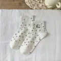 Chaussettes courtes pour femmes à pois avec adorable broderie de chien, coton doux et charmant. - Taille unique / Pois Blancs