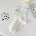 Witte middelhoge sokken voor dames met blauw hartborduurwerk en geribbelde boorden, comfortabel. - Eén maat / Blauw