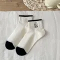 Femme mignon chien broderie courtes chaussettes en coton, noir blanc colorblock chaussettes. - Taille unique / Blanc Contrasté