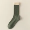 Chaussettes mi-hautes bicolores vert homme en coton bouclette thermique de sport pour l'hiver. - Taille unique / Vert Foncé