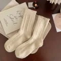 Gemütliche einfarbige Wollsocken mit süßem Rüschenrand für Damen, warme Winterstrick-Längssocken. - Einheitsgröße / Milchweiß