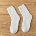 Dicke Wollsocken in Hellgrau, warme Wintersocken im Strickdesign für Damen und Mädels - Einheitsgröße / Hellgrau