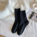 Schwarze gestrickte Damensocken, gemütliche warme Kaschmir Socken für den Winter, Ins Stil. - Einheitsgröße / Wadenhoch-Stil / Schwarz
