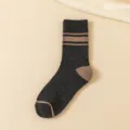 Herren dicke Wintersocken mit braunen Streifen, warme thermische Schlingensocken im mittelhohen Design. - Einheitsgröße / Dunkelgrau
