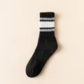 Herren Schwarz Gestreifte Mittellange Sportsocken College Stil Verdickte Freizeitsocken - Einheitsgröße / Schwarz
