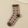 Damen Herbst Winter Mittelsocke warme braune Karomuster Baumwollsocken dicke thermische Hausschuhe. - Einheitsgröße / 430 Karo
