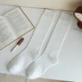 Weiße lange Rippstrick Socken für Damen einfarbige Kniestrümpfe Freizeit Mode Neu. - Einheitsgröße / Geripptes Weiß