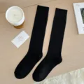 Schwarze gerippte lange Socken für Damen, einfarbige Kniestrümpfe Freizeit Mode Strümpfe. - Einheitsgröße / Feine Textur Schwarz