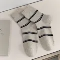 Automne hiver decontracte raye coton mi-tube chaussettes vintage style gris et blanc - Taille unique / Blanc Grisâtre