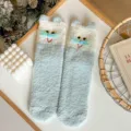 Süße Plüschsocken mit Katzenmotiv, flauschige und warme Wintersocken für gemütliche Hausschuhe. - Einheitsgröße / Blau