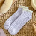 Gemütliche flauschige Damen Kuschelsocken warme Winter Socken lila Noppensohle Haussocken - Einheitsgröße / Lila