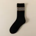 Dicke Herren Wollsocken für den Winter in Schwarz mit braunen Streifen für warme Füsse und Sport. - Einheitsgröße / Schwarz