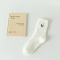 Calcetines de felpa blanca a media pantorrilla con bonito bordado de panda, cálidos. - Talla única / Blanco