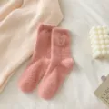 Damen flauschige Plüsch Mid-Tube warme Socken Winter gemütlich Strick süße Herz Stickerei Socken - Einheitsgröße / Rosa