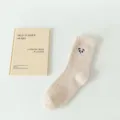 Calcetines de tubo medio de lana de visón bordados de dibujos animados cálidos y acogedores - Talla única / Color Piel
