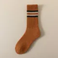 Warme dicke Wintersocken für Herren aus Wolle, mittelhohe Sportsocken mit Streifen. - Einheitsgröße / Orange