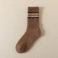 Dicke Winter Wollsocken für Herren, warme mittelhohe Thermo Baumwollsocken mit braunen Streifen. - Einheitsgröße / Kaffeebraun
