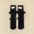 Calcetines afelpados negros lindos con ojos divertidos, calcetines de invierno de felpa de coral. - Talla única / Negro