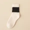 Herren Winter warme flauschige Korallenfleece Wadenstrümpfe mit Streifen, gemütliche Socken. - Einheitsgröße / Beige