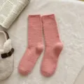 Cómodos calcetines de felpa rosa para mujer, calcetines de invierno suaves y cálidos. - Talla única / Rosa rojo