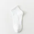 Klassische einfarbige weisse Damen Kurze Baumwoll Sportsocken, bequeme Freizeitsocken Socken. - Einheitsgröße / Weiß