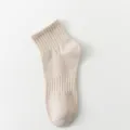 Einfarbige Baumwoll-Ankelsocken für Damen, bequeme kurze Freizeitsocken, Frühlings-Basisstil. - Einheitsgröße / Khaki