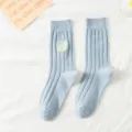 Niedliche japanische Rippsocken für Damen mit gelbem gesticktem Smiley-Gesicht neu. - Einheitsgröße / Blau