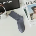 Herren einfarbige Baumwoll-Crew-Socken, atmungsaktiv und bequem für den Alltag im Büro. - Einheitsgröße / Dunkelgrau