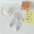 Hellgraue Damensocken im japanischen College-Stil mit süßer rosa Herz-Bestickung aus Baumwolle - Einheitsgröße / Grau